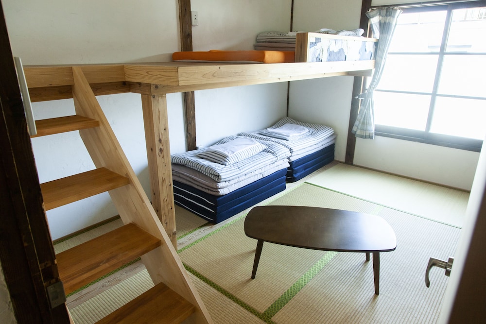 FUKUOKA GUESTHOUSE HIVE 福岡
