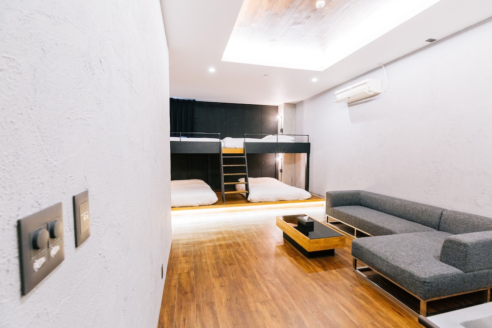 MIZUKA IMAIZUMI 2 - UNMANNED HOTEL- 福岡