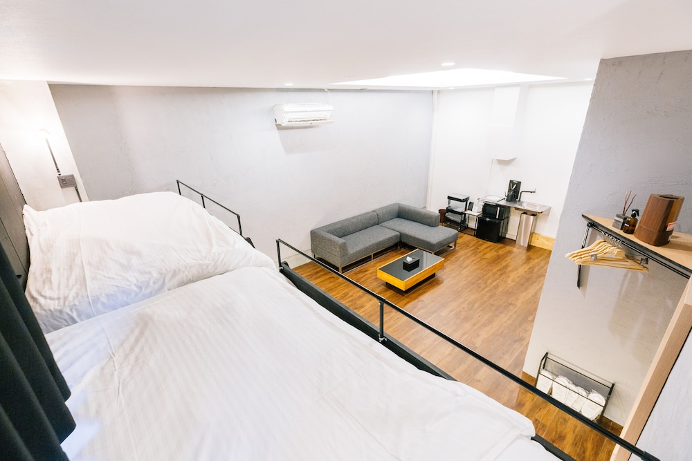 MIZUKA IMAIZUMI 2 - UNMANNED HOTEL- 福岡
