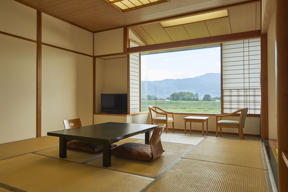 原鶴の舞 福岡