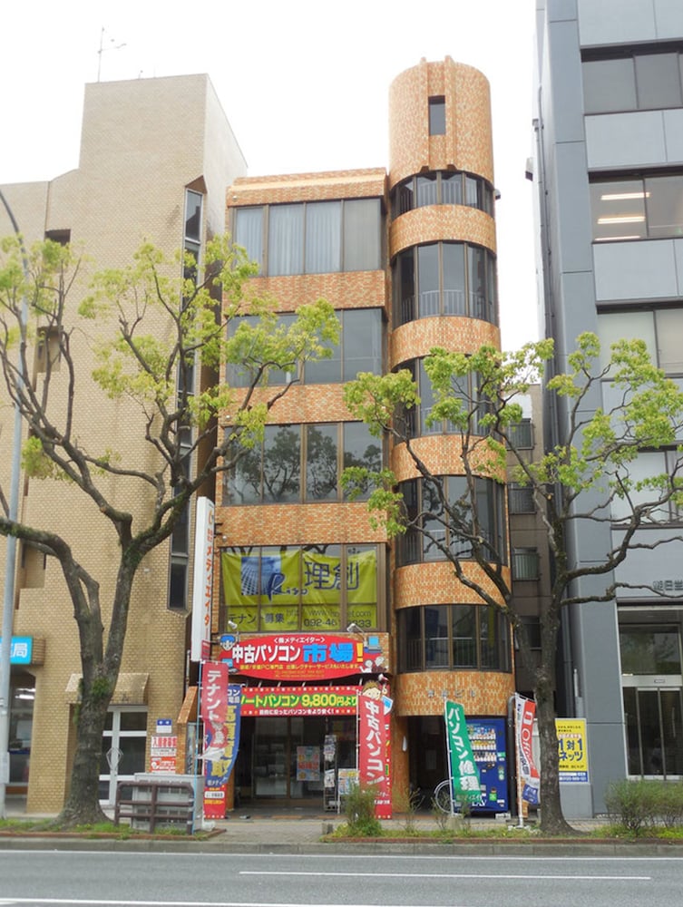 AMP フラット西新 2 階 福岡