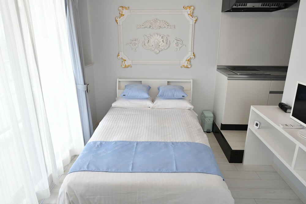 CRYSTAL & RESORT FUKUOKA 福岡