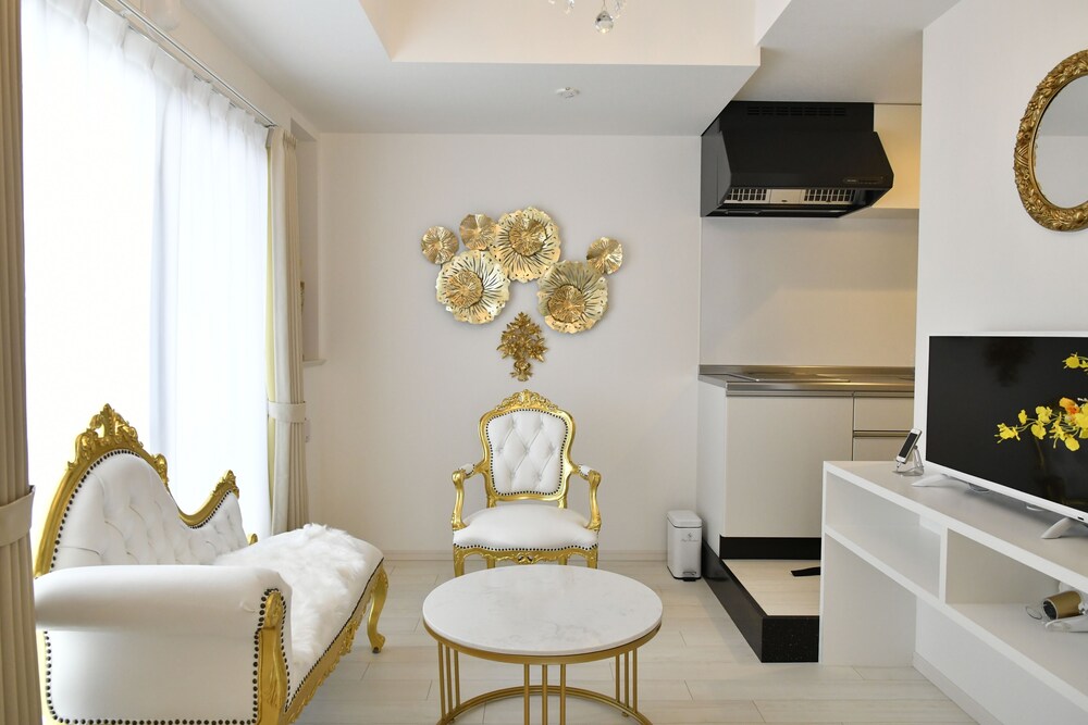CRYSTAL & RESORT FUKUOKA 福岡