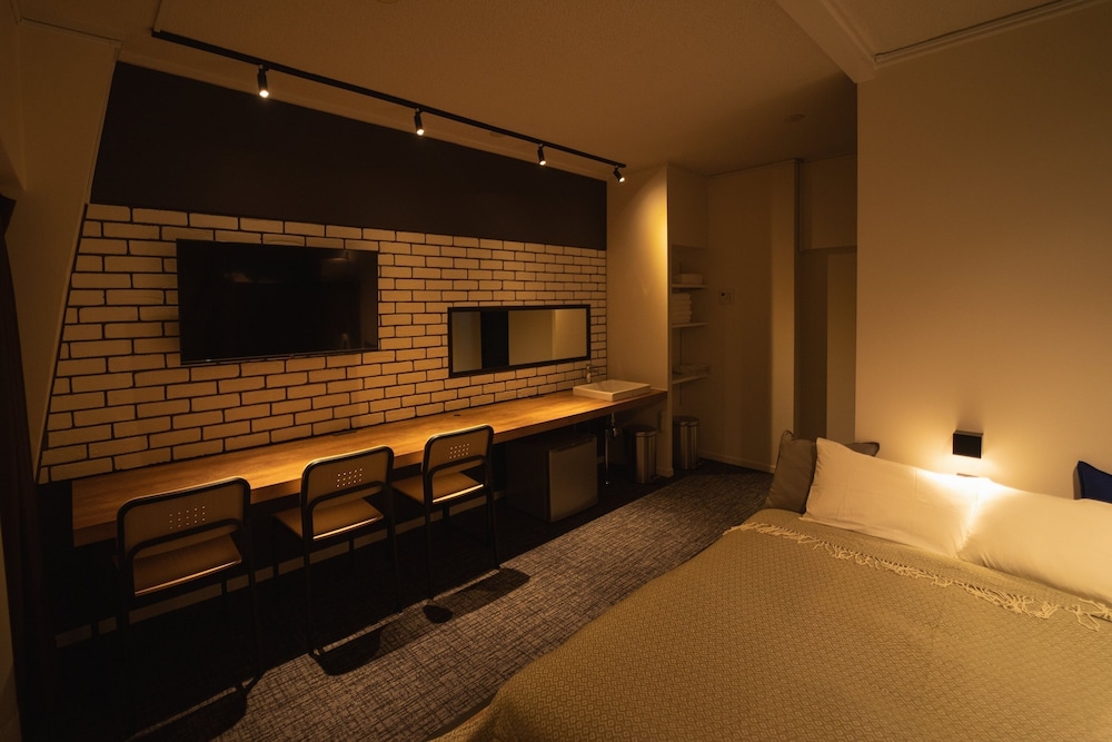 N.33 HAKATA STA. RIVER SIDE 福岡