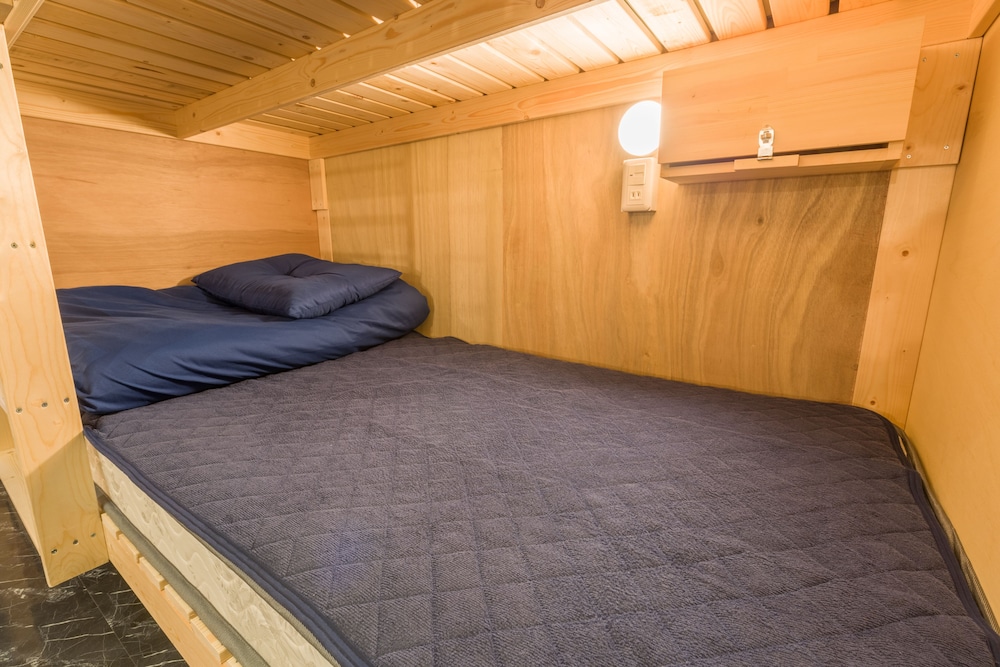 THE AQUARIUS INN 福岡