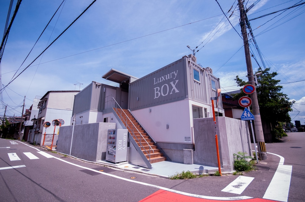 LUXURY BOX 福岡