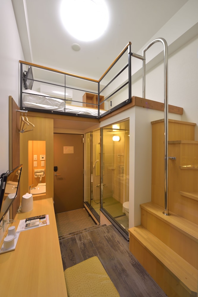KARIYUSHI LCH.IZUMIZAKI 県庁前 那覇