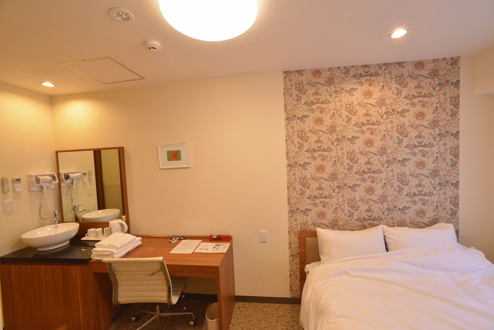 KARIYUSHI LCH.IZUMIZAKI 県庁前 那覇