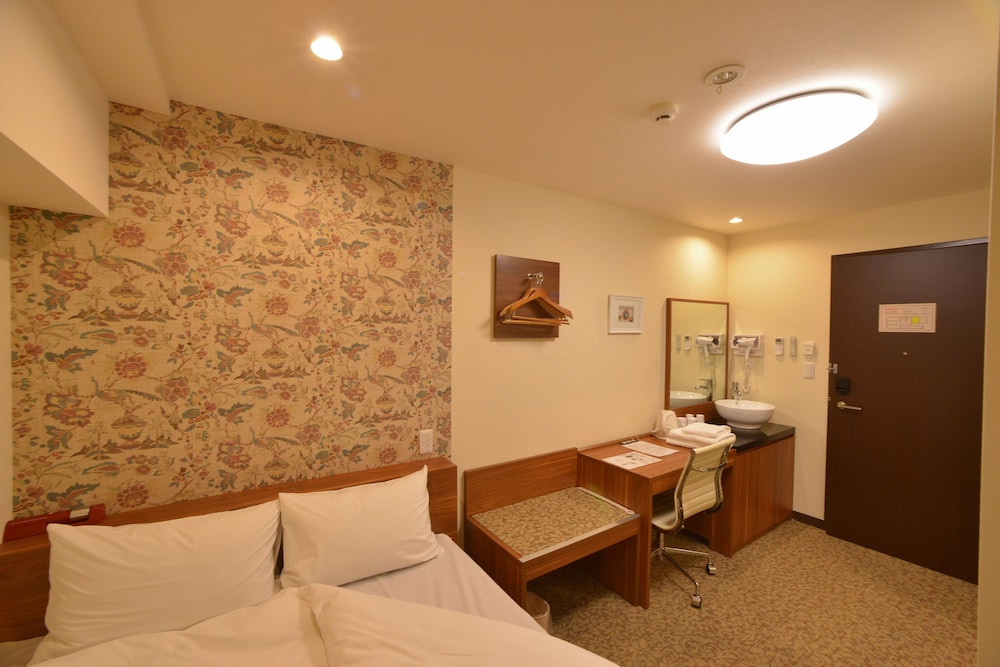 KARIYUSHI LCH.IZUMIZAKI 県庁前 那覇