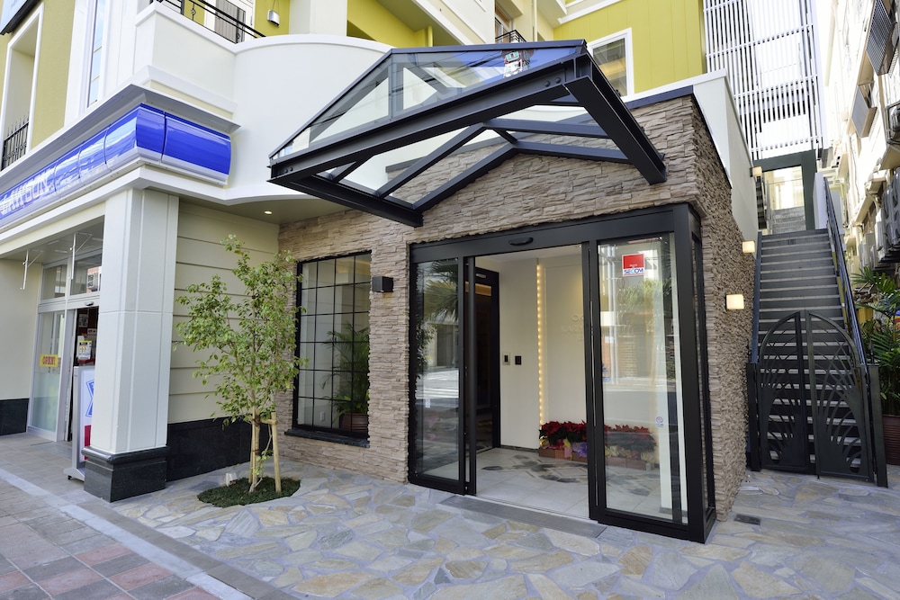 KARIYUSHI LCH.IZUMIZAKI 県庁前 那覇