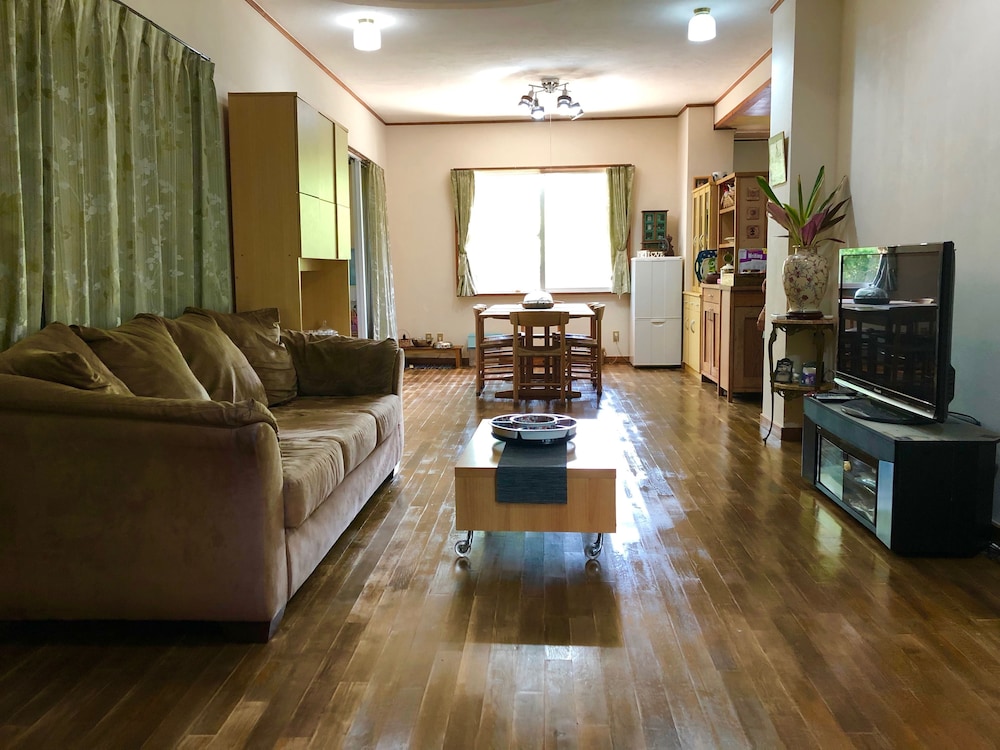 TOM AND RIMI'S 那覇