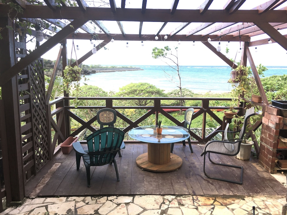 BEACH HOUSE 1 & PRIVATE BEACH 那覇