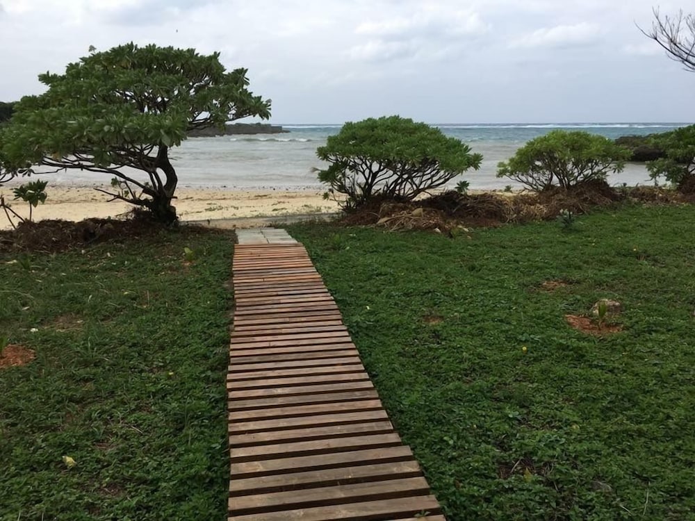 BEACH HOUSE 1 & PRIVATE BEACH 那覇