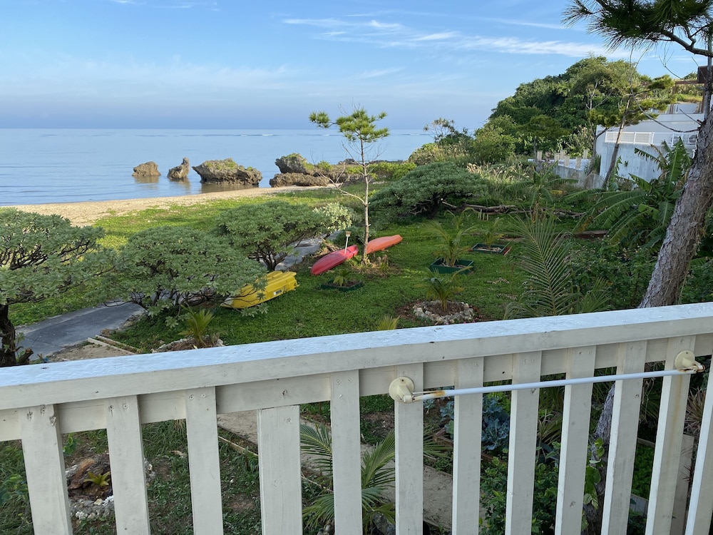 BEACH HOUSE 1 & PRIVATE BEACH 那覇
