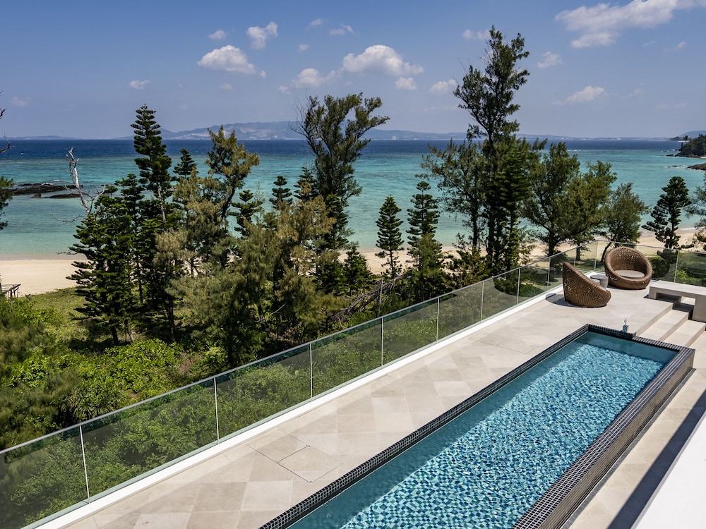 UMITO OKINAWA ONNASON 那覇