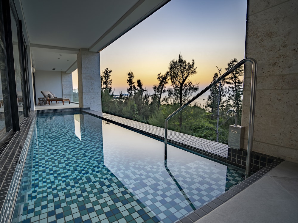 UMITO OKINAWA ONNASON 那覇