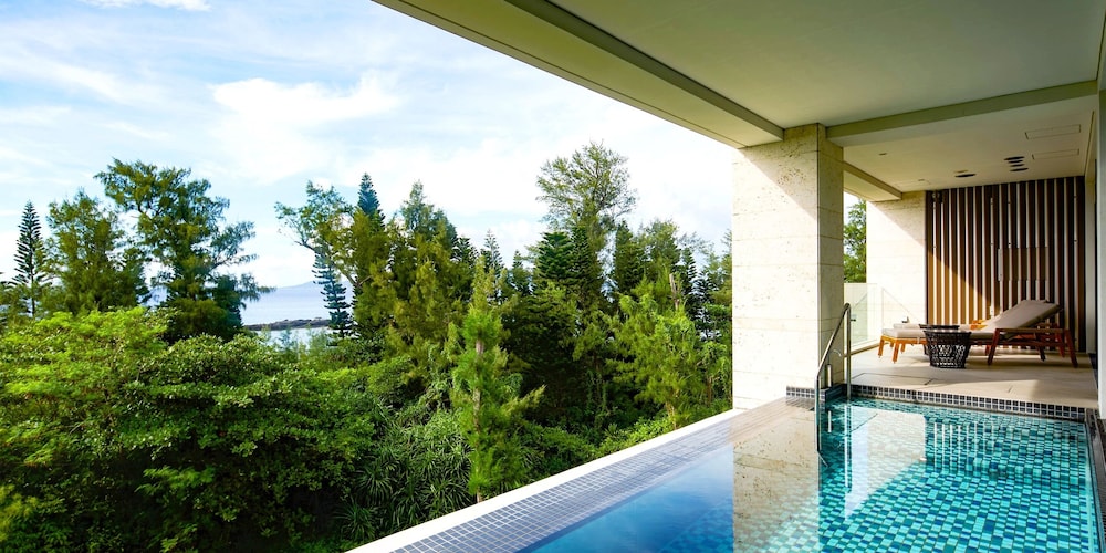 UMITO OKINAWA ONNASON 那覇