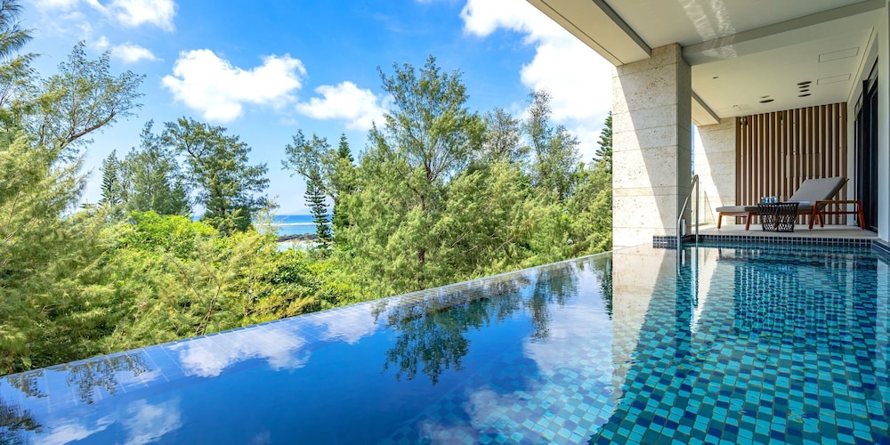 UMITO OKINAWA ONNASON 那覇