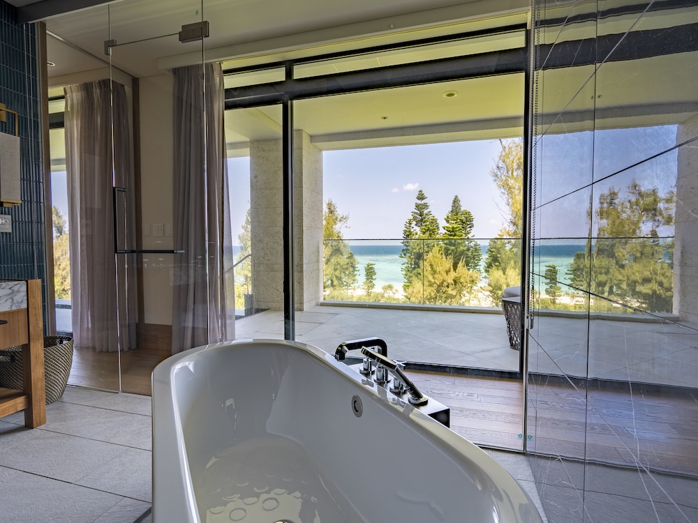 UMITO OKINAWA ONNASON 那覇