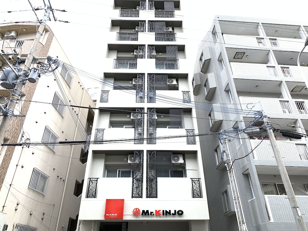 MR.KINJO MIKI24 IN FRONT OF MAKISHI STATION 那覇
