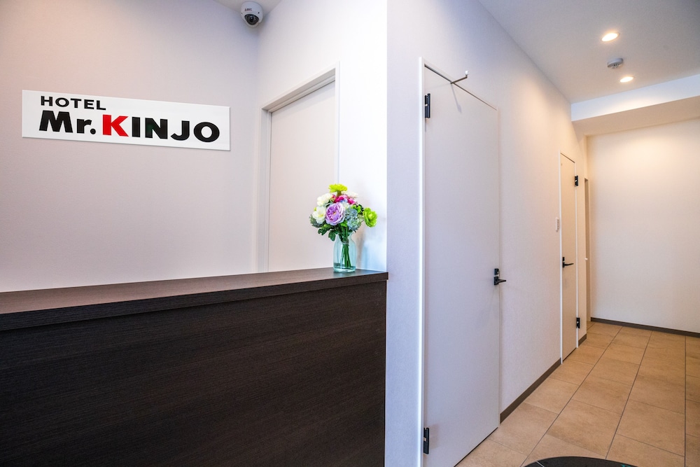 MR.KINJO MIKI24 IN FRONT OF MAKISHI STATION 那覇