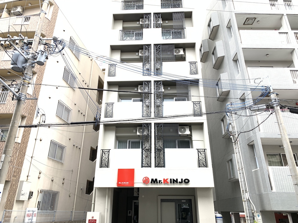 MR.KINJO MIKI24 IN FRONT OF MAKISHI STATION 那覇