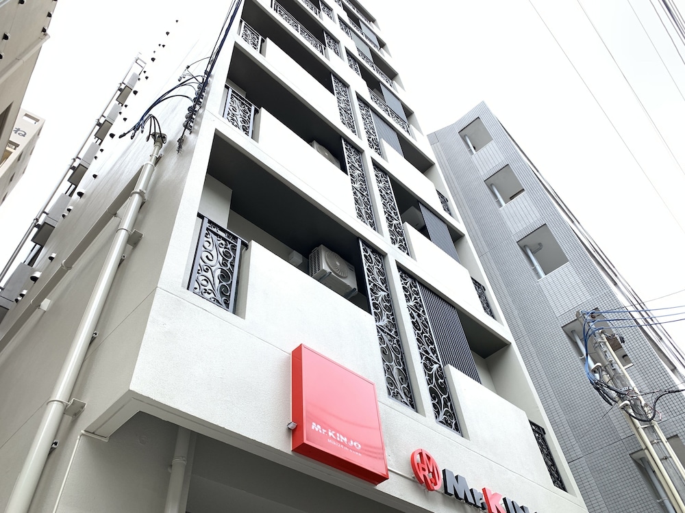 MR.KINJO MIKI24 IN FRONT OF MAKISHI STATION 那覇