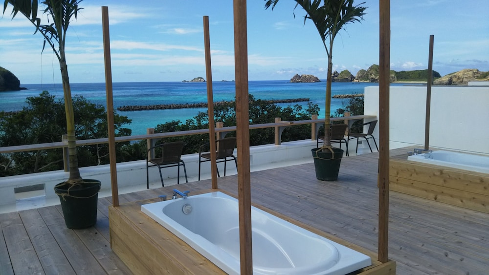 ブルースイーツ・ハナムロ オンザビーチ 那覇