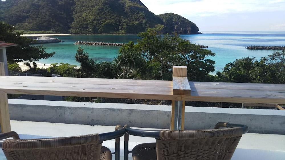 ブルースイーツ・ハナムロ オンザビーチ 那覇