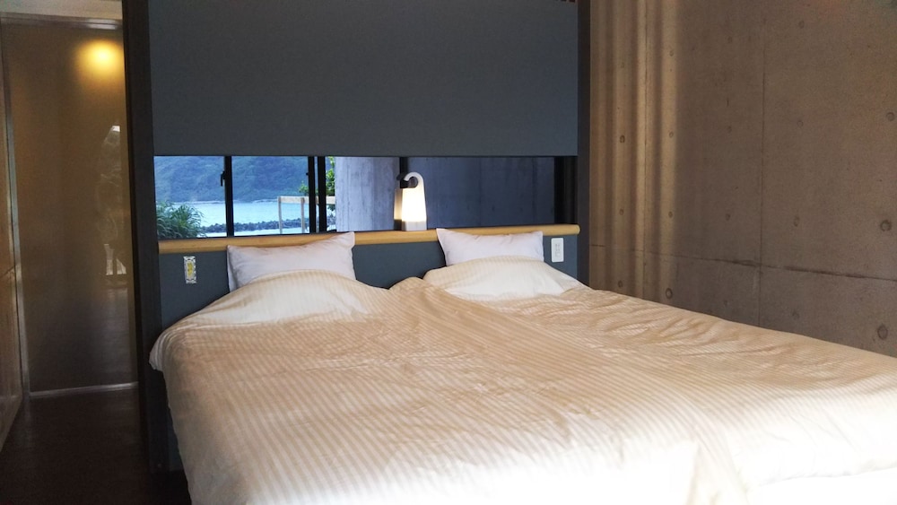 ブルースイーツ・ハナムロ オンザビーチ 那覇