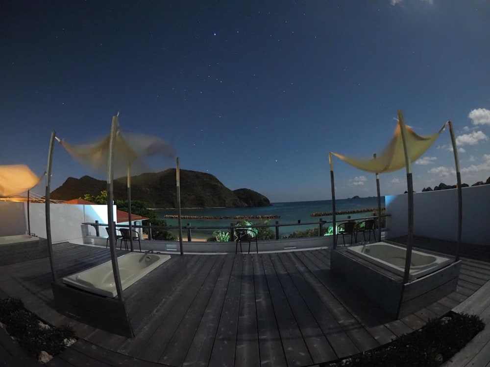 ブルースイーツ・ハナムロ オンザビーチ 那覇