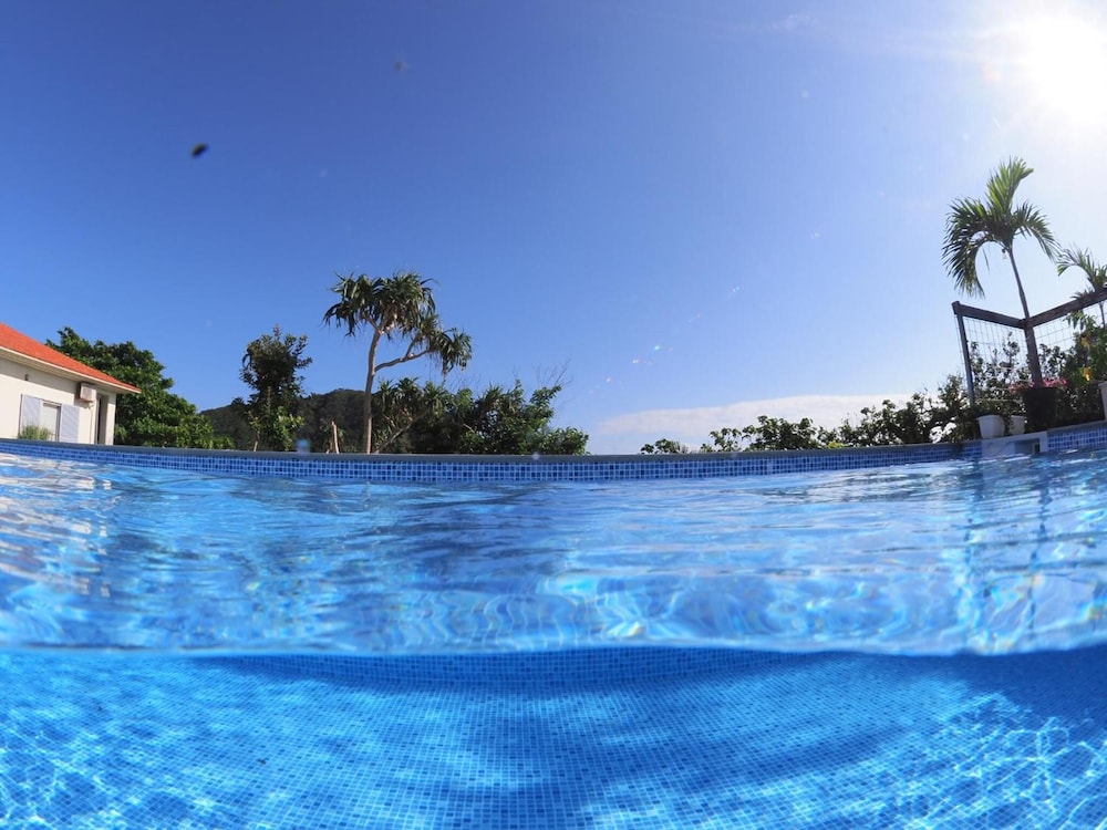 ブルースイーツ・ハナムロ オンザビーチ 那覇
