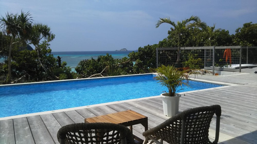 ブルースイーツ・ハナムロ オンザビーチ 那覇