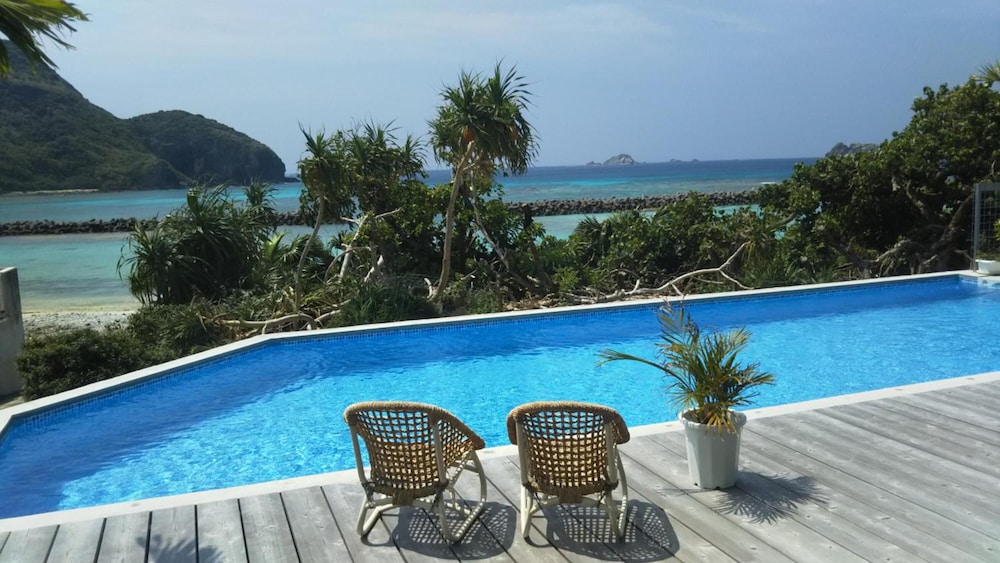 ブルースイーツ・ハナムロ オンザビーチ 那覇