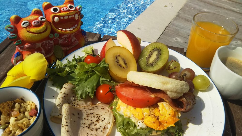 ブルースイーツ・ハナムロ オンザビーチ 那覇