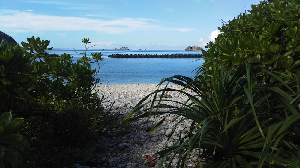 ブルースイーツ・ハナムロ オンザビーチ 那覇
