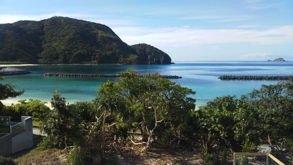 ブルースイーツ・ハナムロ オンザビーチ 那覇