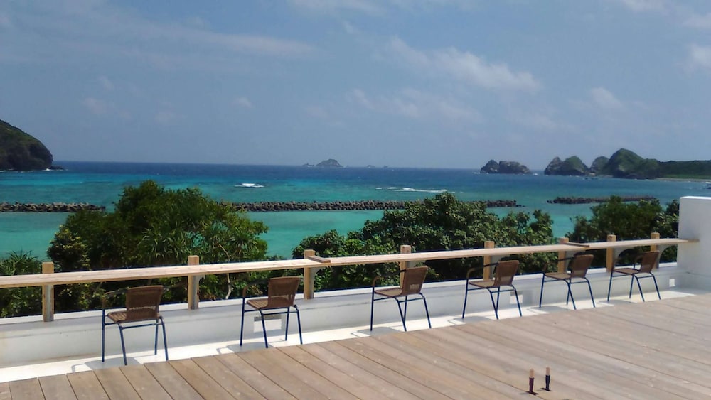 ブルースイーツ・ハナムロ オンザビーチ 那覇