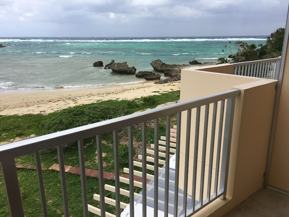 BEACH LODGE 4 & PRIVATE BEACH 那覇