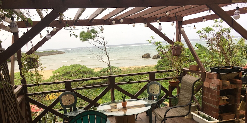 BEACH LODGE 4 & PRIVATE BEACH 那覇