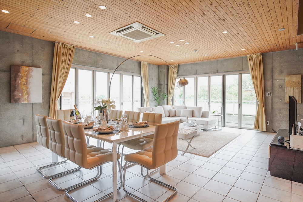 INFINITY RESORT CHATAN 那覇