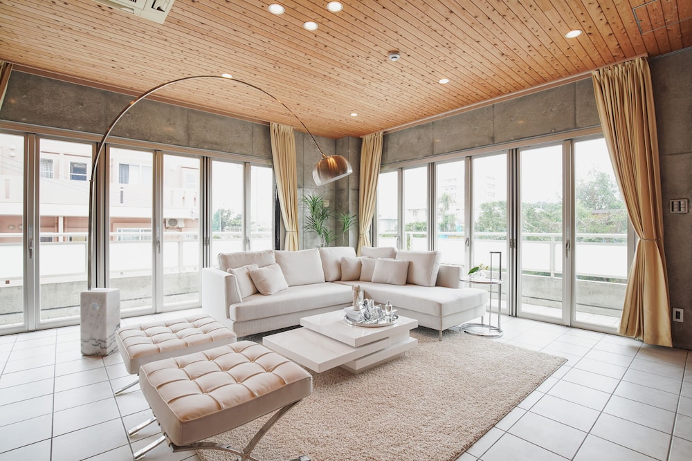 INFINITY RESORT CHATAN 那覇