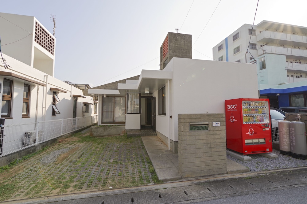 PINE HOUSE IN ARAHA 那覇