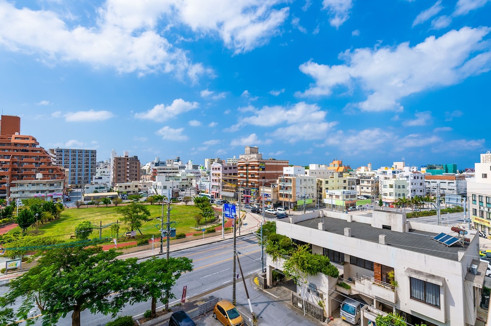 LITTLE ISLAND OKINAWA 松山 那覇