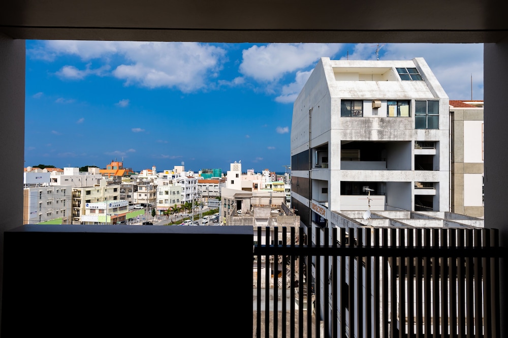 LITTLE ISLAND OKINAWA 松山 那覇