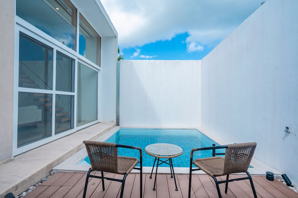 SECRET VILLAS BY RELAPOOL 那覇