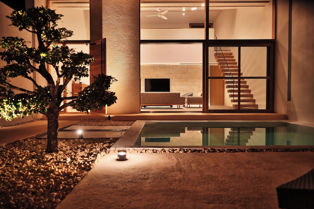 SECRET VILLAS BY RELAPOOL 那覇