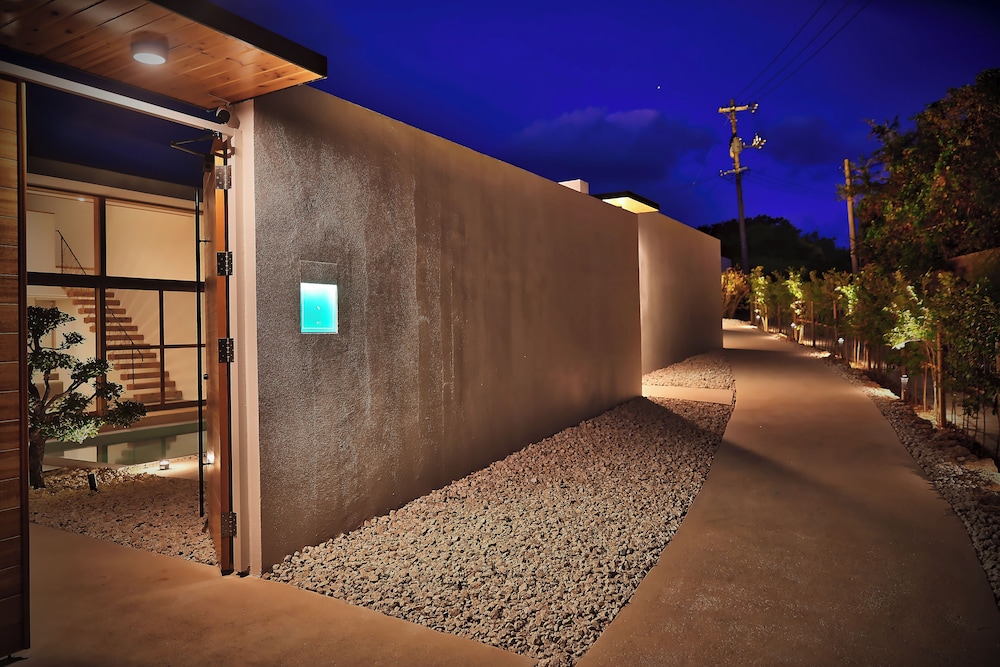 SECRET VILLAS BY RELAPOOL 那覇