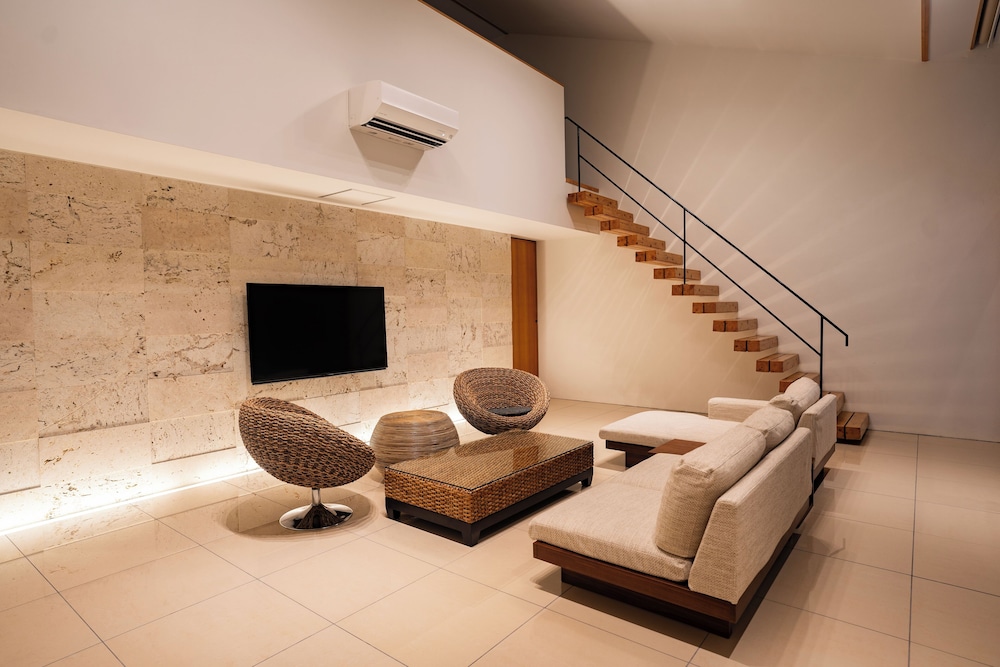 SECRET VILLAS BY RELAPOOL 那覇