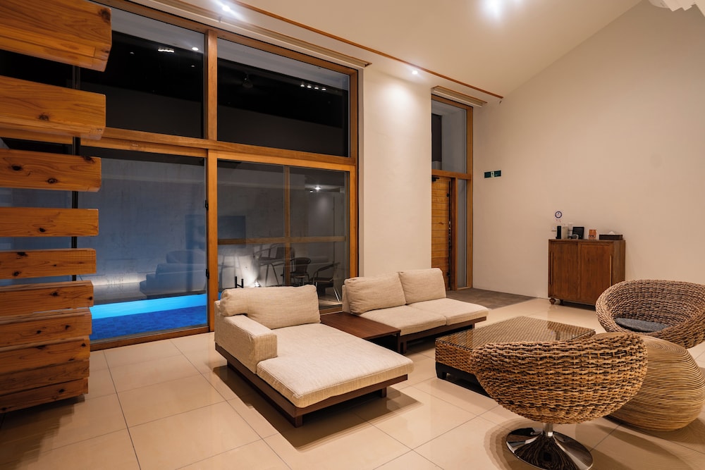 SECRET VILLAS BY RELAPOOL 那覇